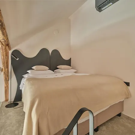 Handmade - Free Gated Parking - Self Check In Apartma Ljubljana